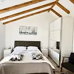 Mikula And Cvita Stone House Appartement *