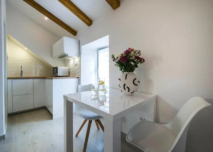 Mikula And Cvita Stone House * Split