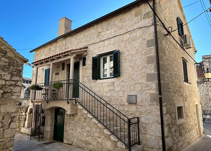Mikula And Cvita Stone House Apartment