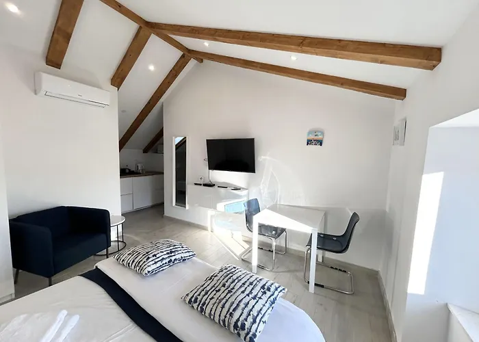 Apartment Mikula And Cvita Stone House