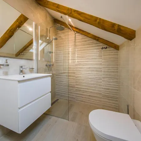 Mikula And Cvita Stone House דירה