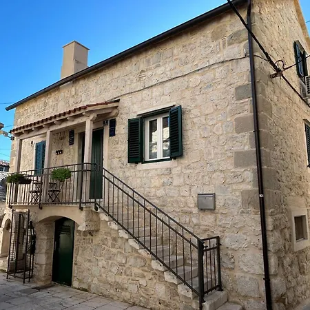 Mikula And Cvita Stone House דירה