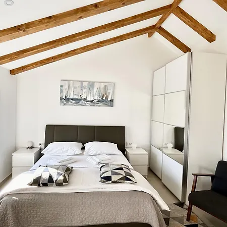 Mikula And Cvita Stone House דירה *