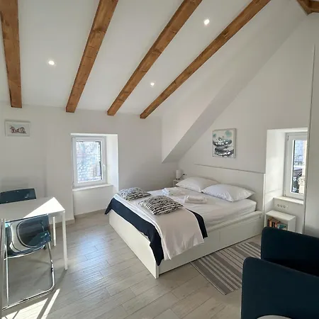 דירה Mikula And Cvita Stone House ספליט