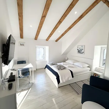 Mikula And Cvita Stone House * ספליט