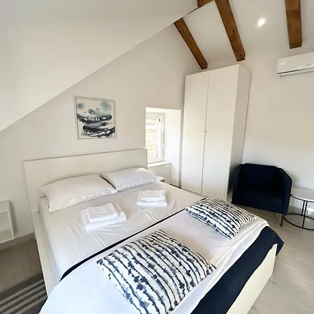 דירה Mikula And Cvita Stone House ספליט