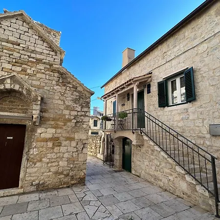 شقة Mikula And Cvita Stone House